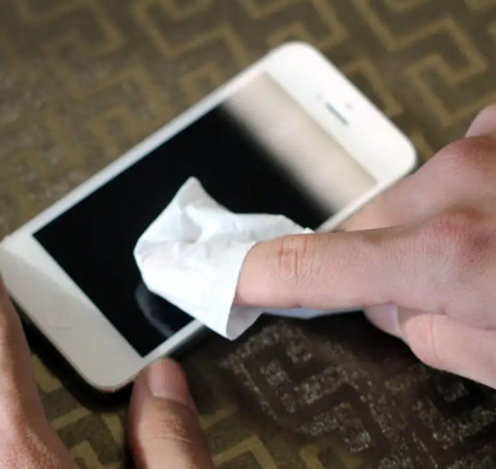 能不能用酒精擦手機屏幕?