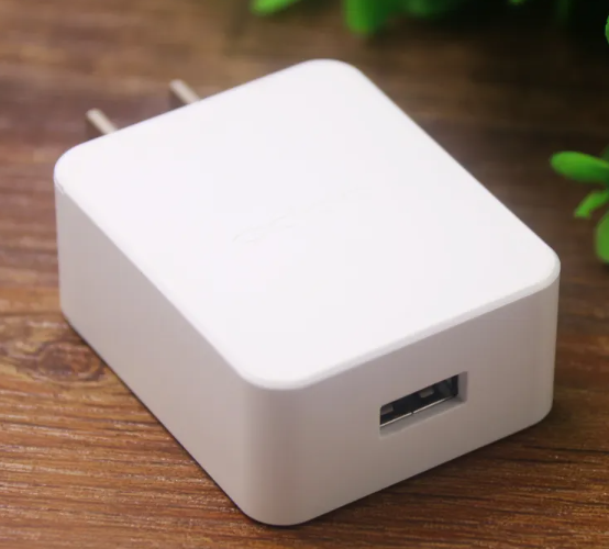 手機充電器發熱有危險嗎?(手機充電器為什么很燙?)