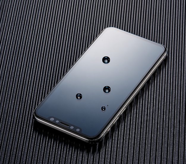 手機保護膜要不要撕下來?手機出廠膜好還是鋼化膜好?